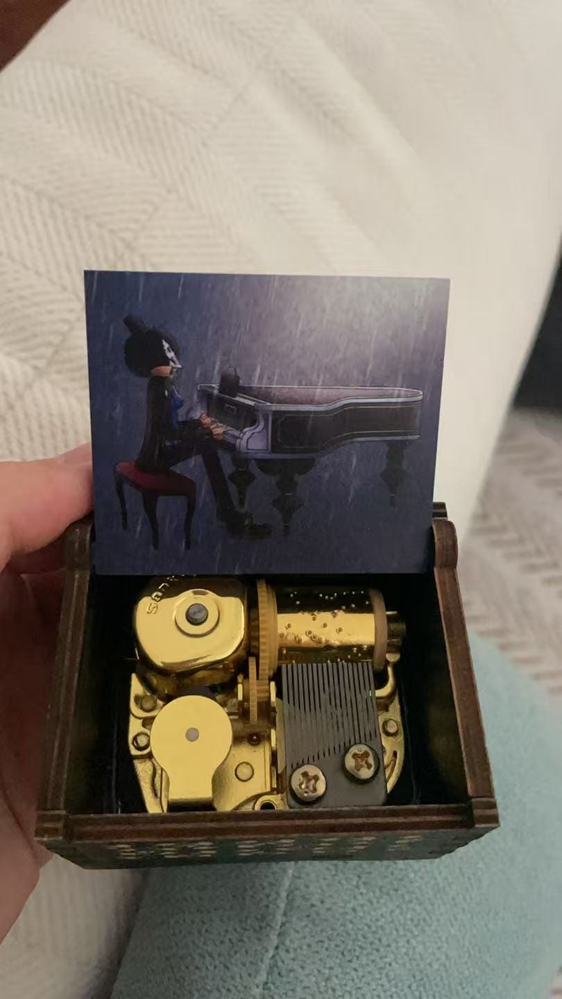 Customer photo review of Binks'Sake Vintage Wooden Music Box