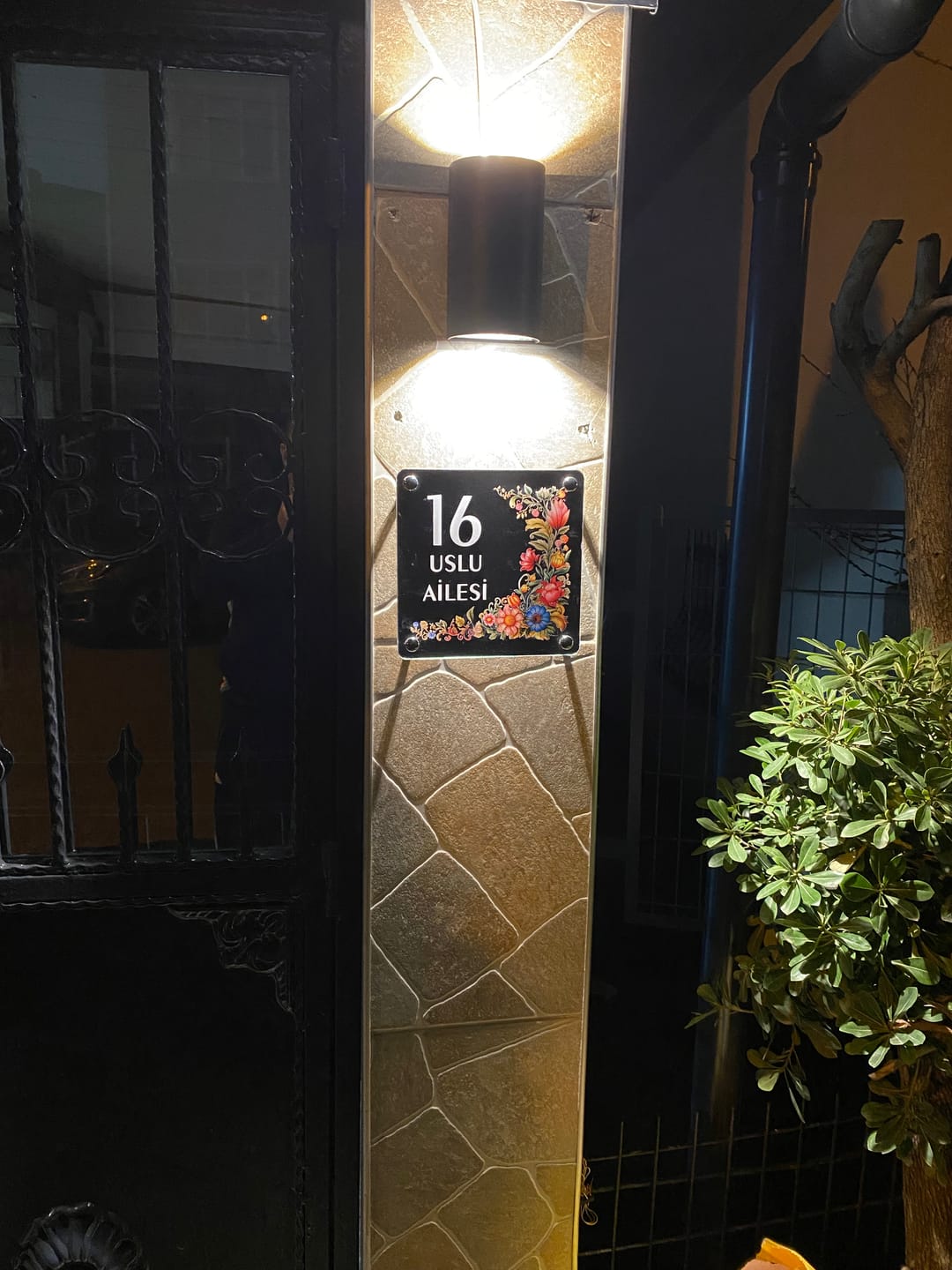 Customer photo review of Çiçek Desenli Zarif Daire Kapı Tabelası