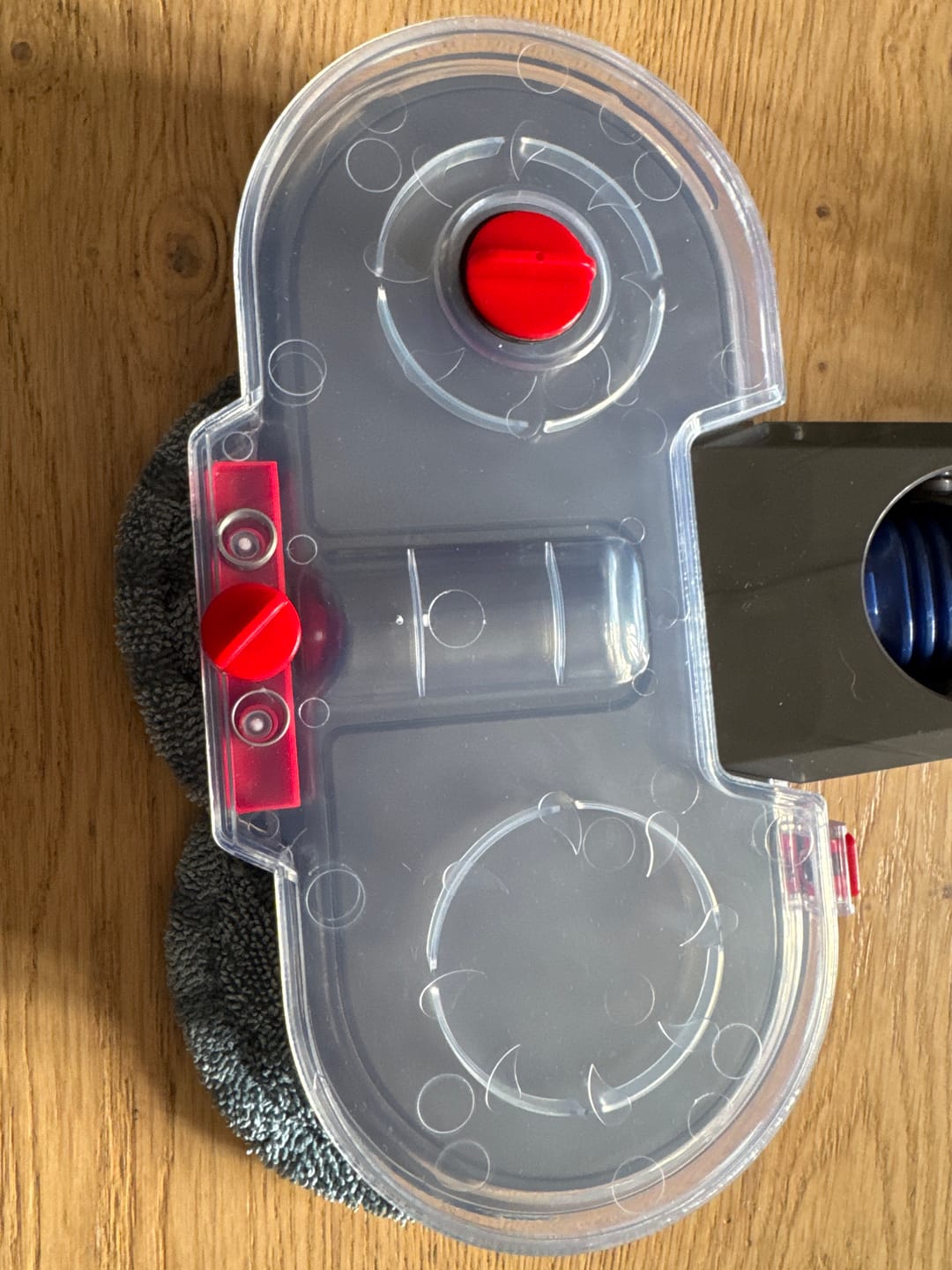 Customer photo review of Elektrischer Wischaufsatz passend für Dyson (inkl. 6 Wischpads)