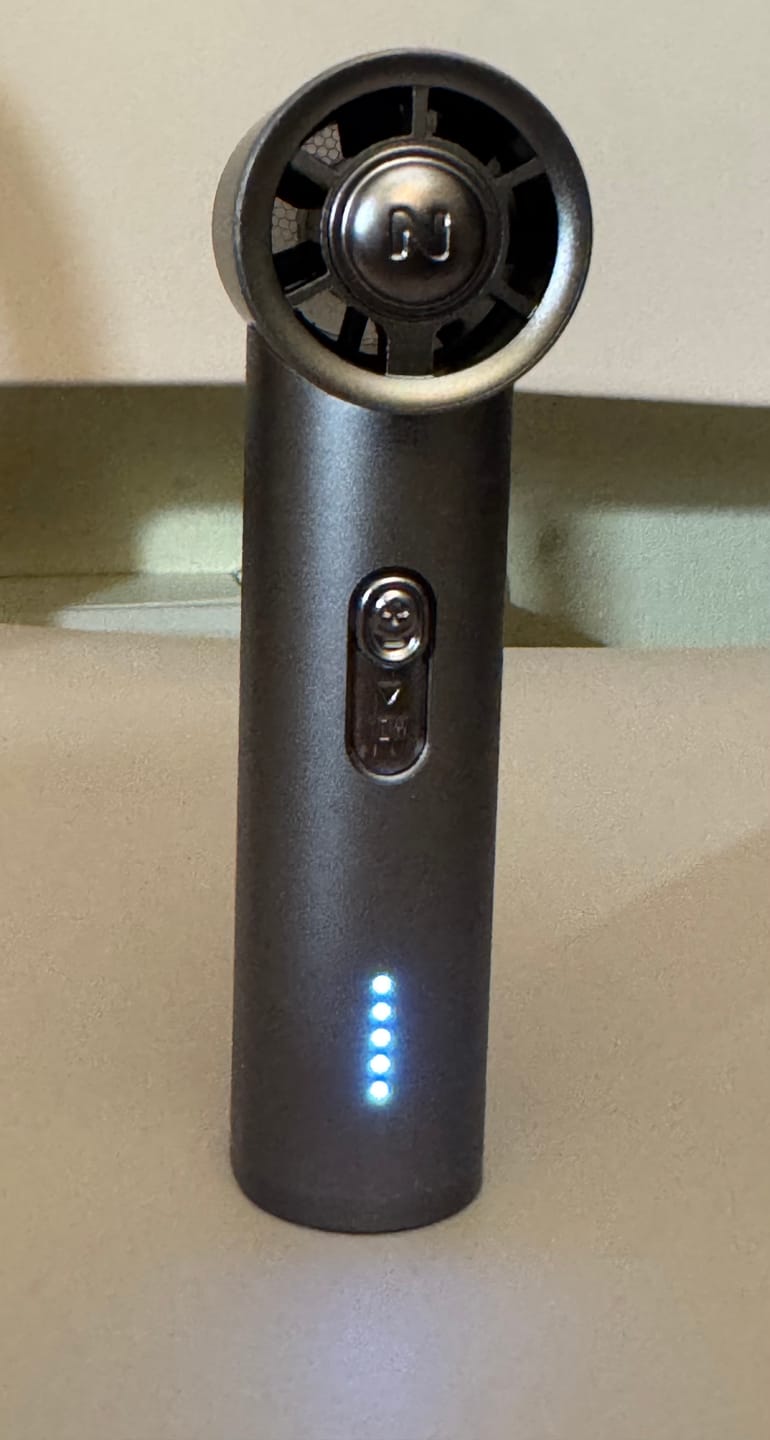 Customer photo review of NEF01 (Black) - Mini High-Speed Handheld Fan (4,000mAh)