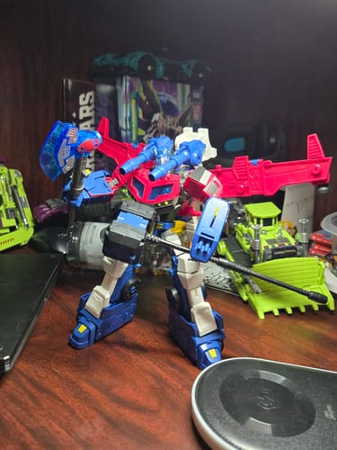 Customer photo review of 4th party BW BAIWEI TW1036 TW-1036 Maintainence Project Team Leader ( Modified KO 08 Animated Voyager Optimus Prime / DNA Accessories) 18cm / 7"