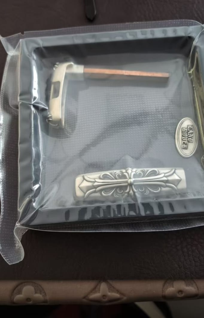 Customer photo review of Land Rover Handcrafted Silver Key Case