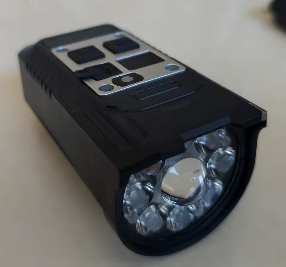 Customer photo review of 20W Wiederaufladbarer 9-LED Fahrradscheinwerfer & Powerbank