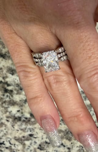 Customer photo review of Louily Elegant 2PC 3.5Ct Radiant Cut Wedding Ring Set For Women In Sterling Silver