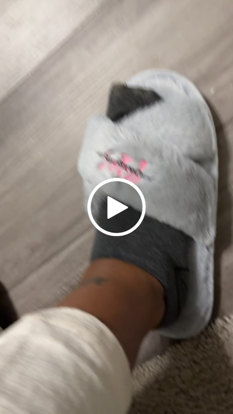 Customer video review of BB SIGNATURE SLIPPERS - GRAY