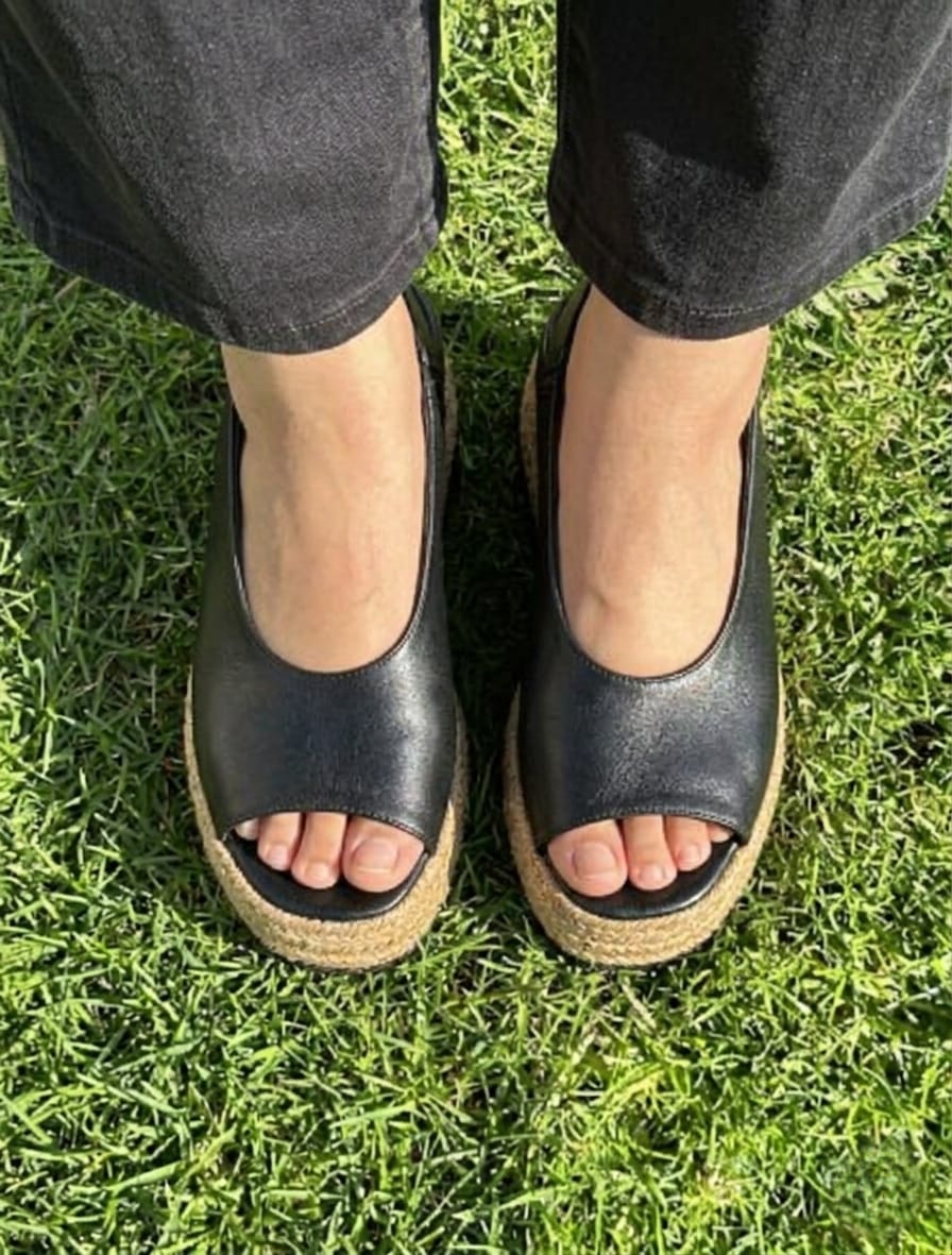 Customer photo review of Agnesa Black