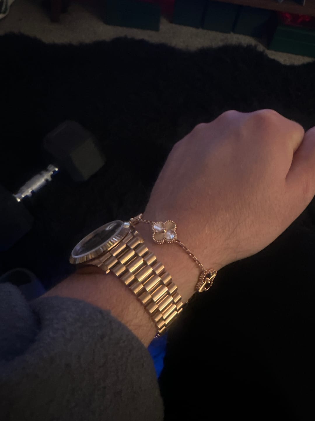 Customer photo review of 5 motifs Guillioche 15mm clover bracelet 18k gold plated 7.5 inches