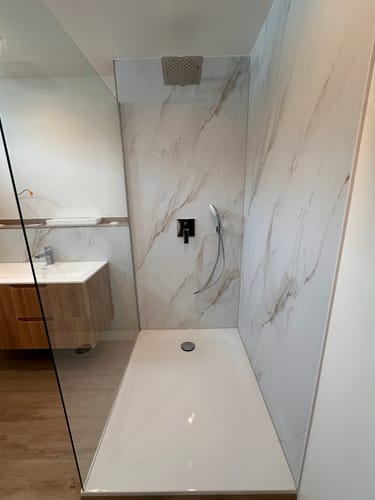 Customer photo review of SONNI Walk In/ Begehbare Dusche Duschabtrennung Duschwand Nano Klarglas Glasstärke 8mm Breite 70-120cm