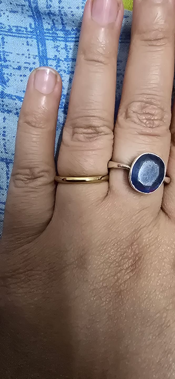 Customer photo review of Sole Aura Minimal Gold Band