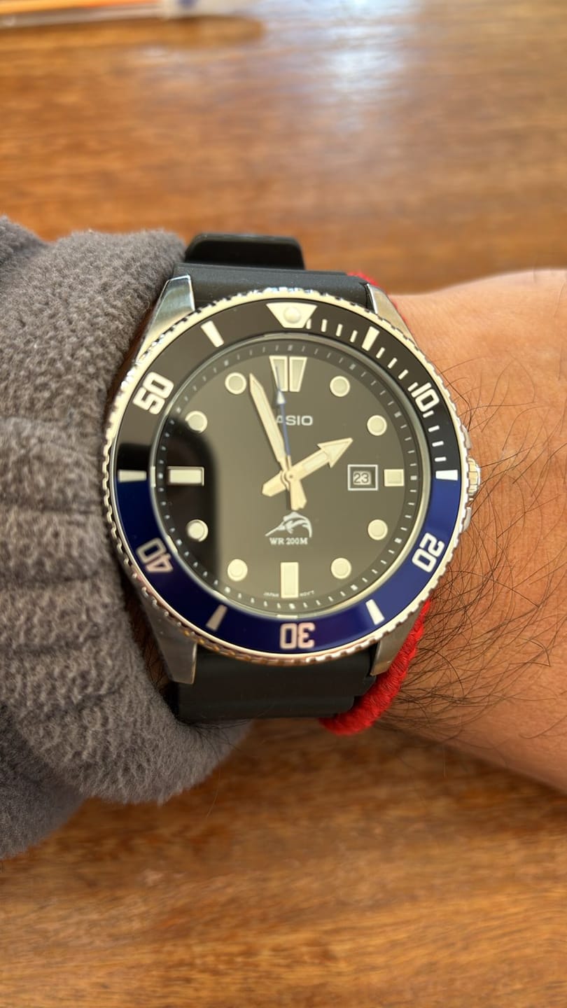 Customer photo review of Reloj Casio Submariner Marlin Duro MDV-106B-1A1VCF Batman Buceo [EXCLUSIVO]