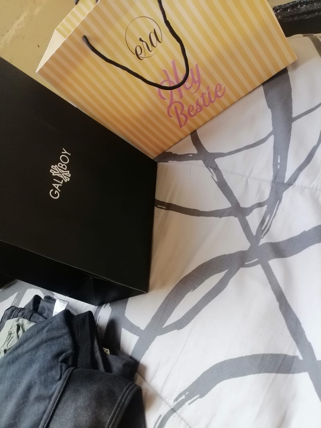 Customer photo review of Yellow Era Gift Bag