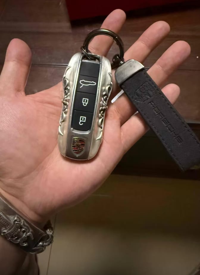 Customer photo review of Porsche Handcrafted Silver Key Case