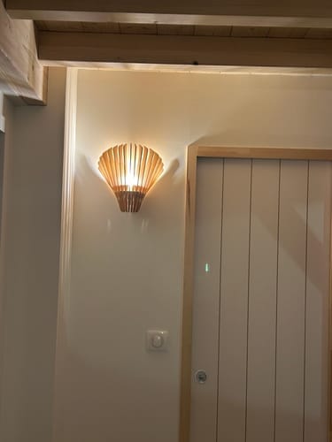 Avis photo d'un client sur Aqua teinté Chêne | Applique