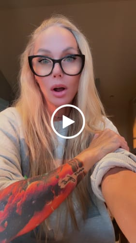 Customer video review of Besque® Magic Body Oil - 100ml