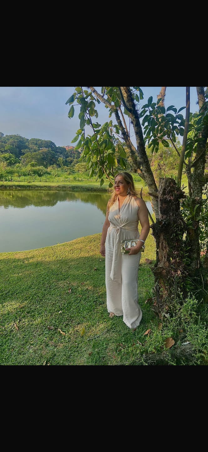 Customer photo review of Macacão Pantalona Amarração Frontal, Cru (Envios e Retiradas 08/10)