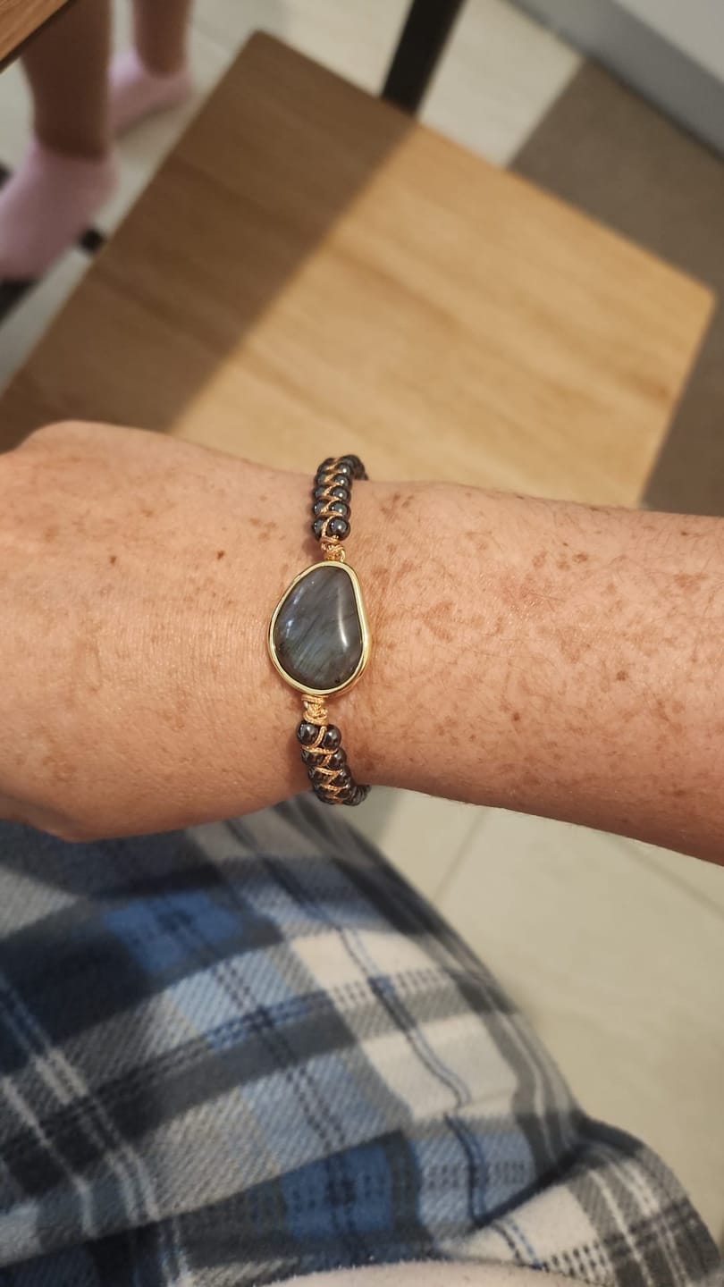 Customer photo review of Bracelet "Oeil Céleste" en Labradorite & Hématite