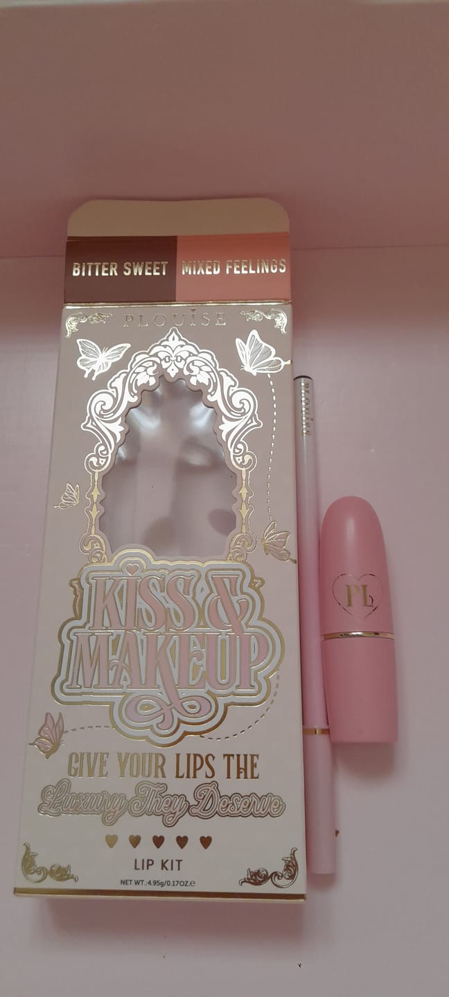 Reseña de la foto del cliente del kit de lápiz labial y delineador de labios Kiss and Makeup de P. Louise