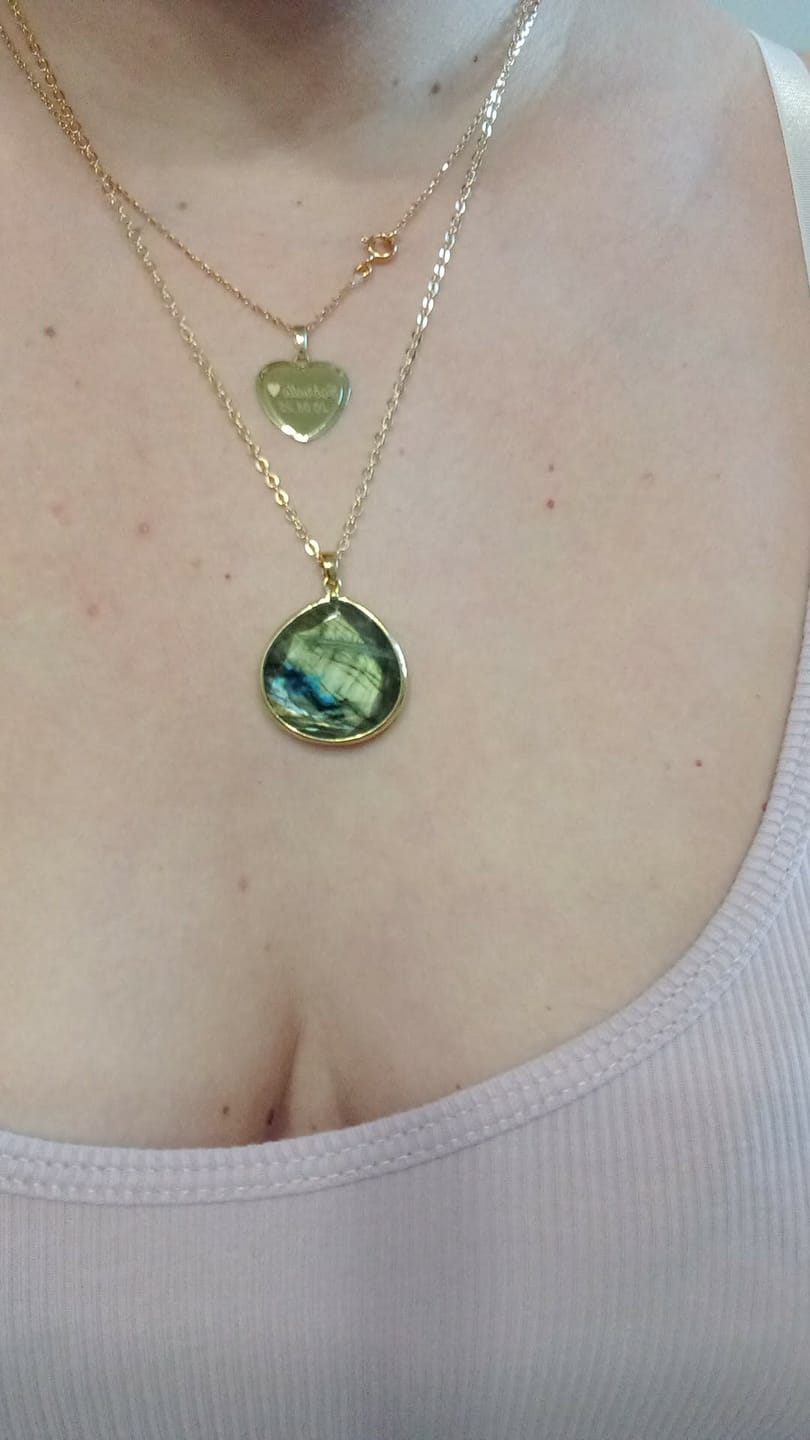 Customer photo review of Pendentif Protection Élégant en Labradorite