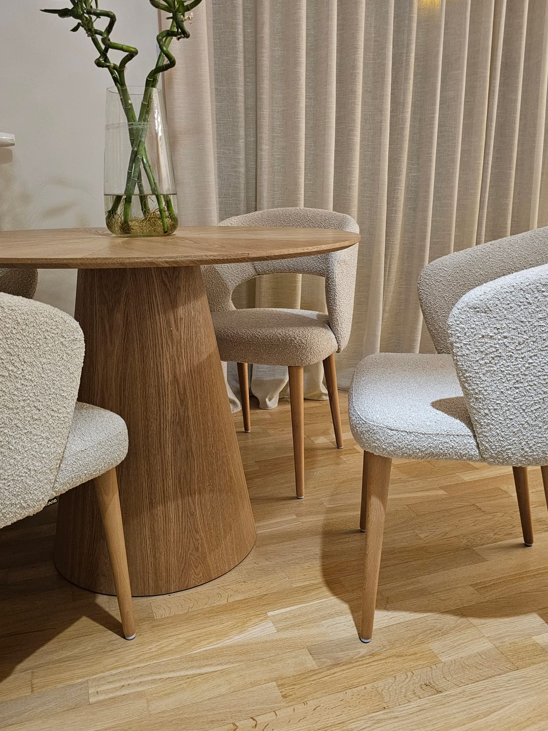 Customer photo review of Masa ANGEL, stejar, 100x100x75 cm