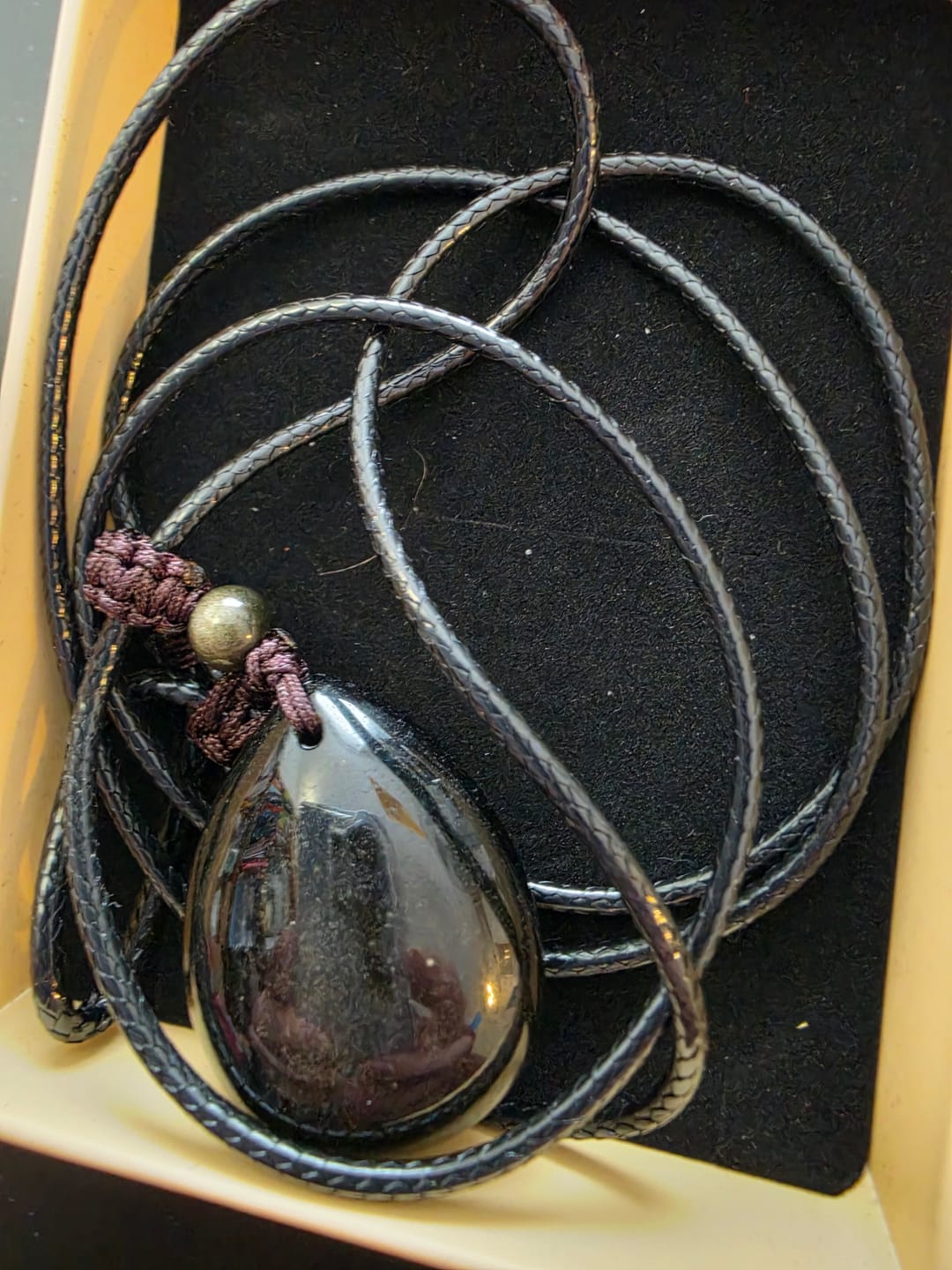 Customer photo review of Pendentif Goutte “Force Intérieure” en Obsidienne Dorée