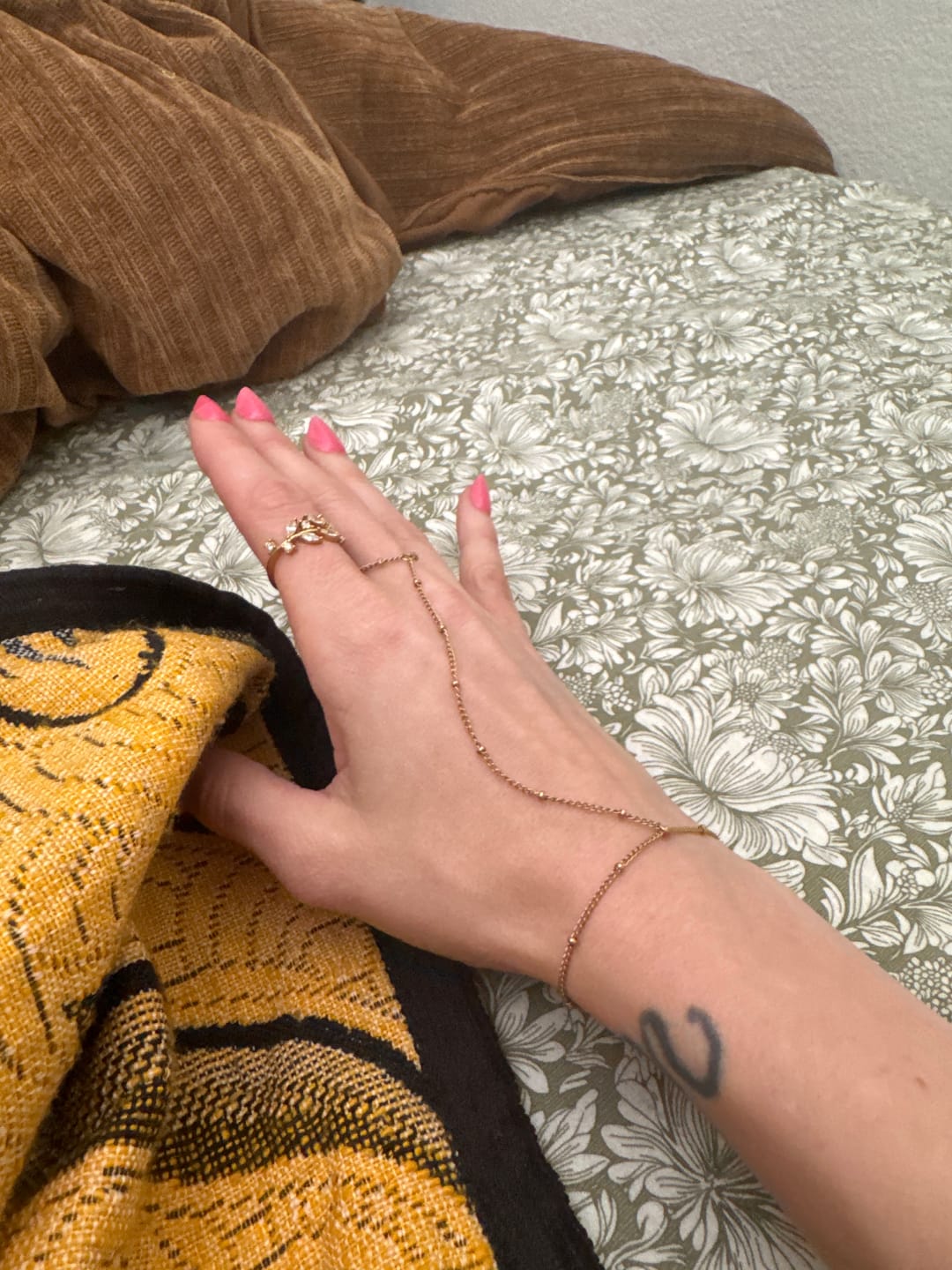 Customer photo review of Free 18K Gold Hand Chain Bracelet