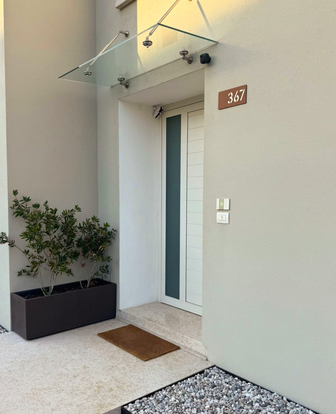 Customer photo review of Numero civico modello Stencil Horizontal