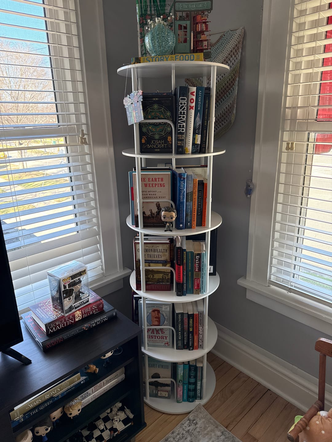Customer photo review of Flycity 3-5 Tier Spinning Bookcase for Space-Saving Home & Corner Storage