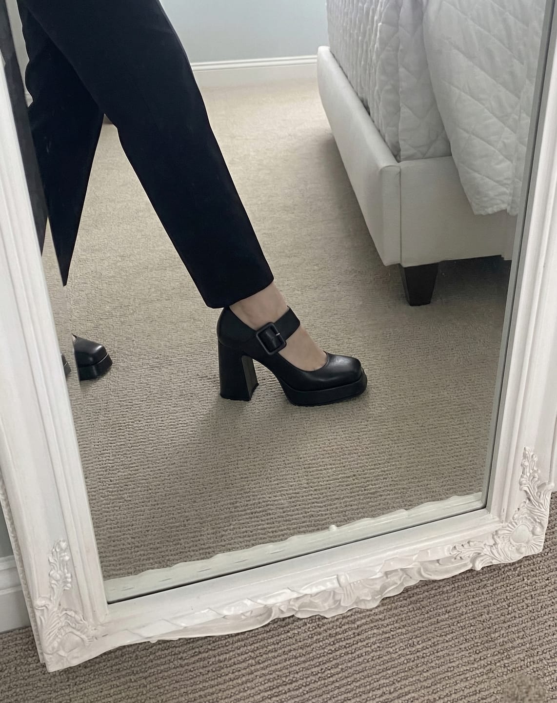 Customer photo review of Claudia Black