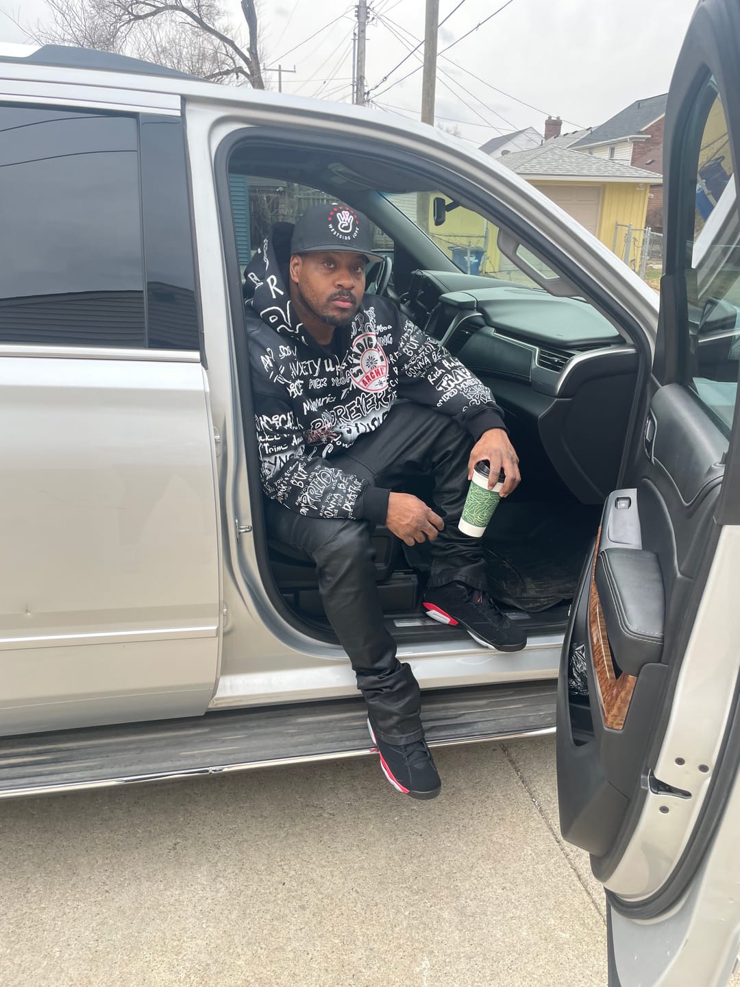 Customer photo review of Syndicate Men's "16 Zip Up Hoodie Black