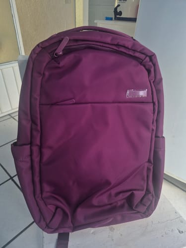 Customer photo review of MOCHILA DOTT Laptop 15.6" Cool Capital Morada