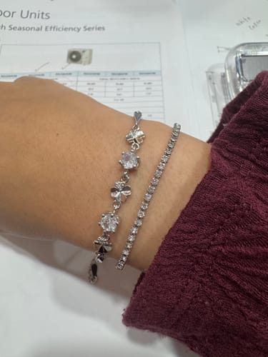 Customer photo review of Ana Clover Bracelet