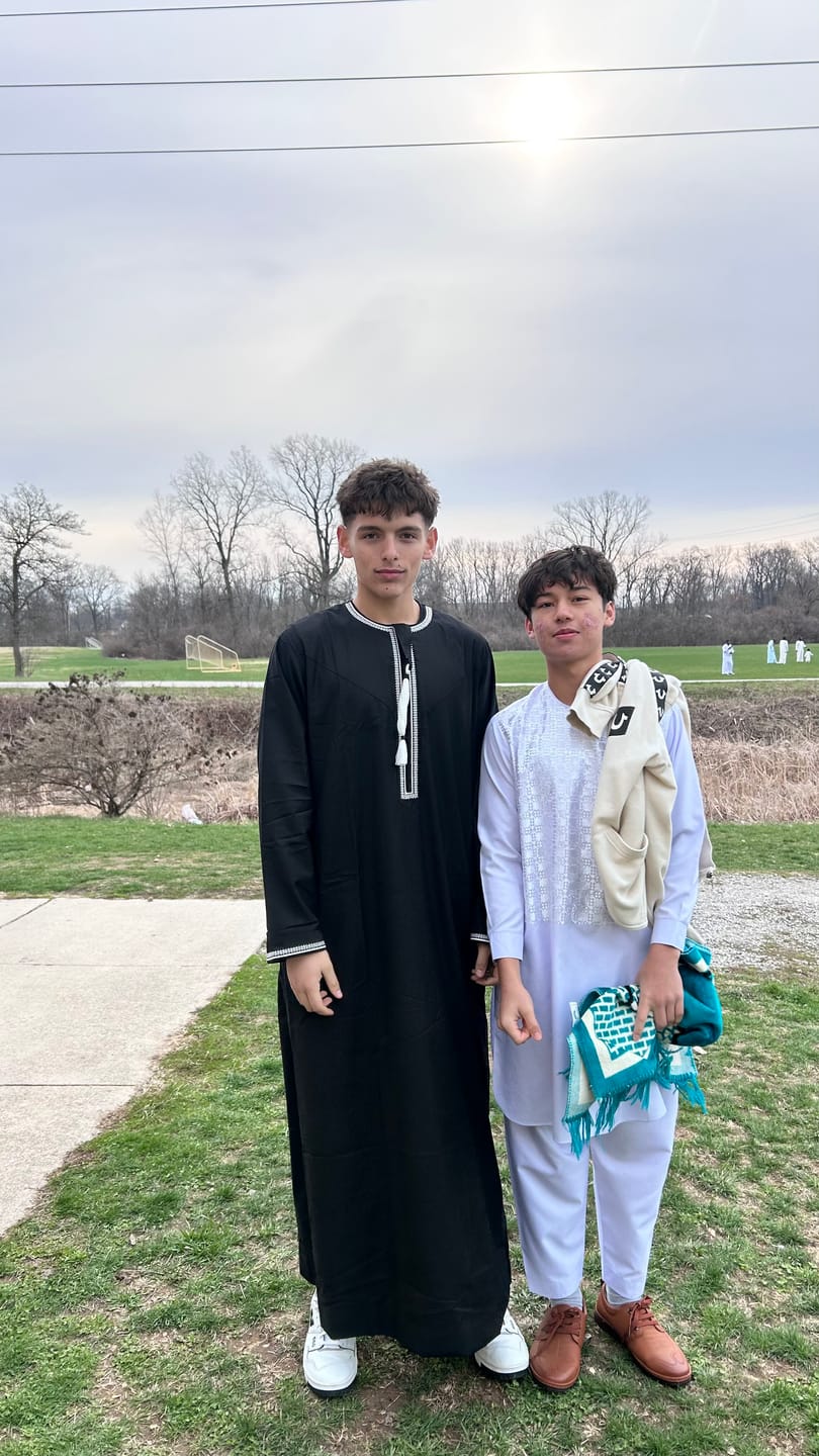 Customer photo review of Luxury Black & White Omani Thobe