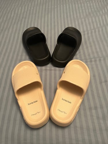 Customer photo review of HappyFlops