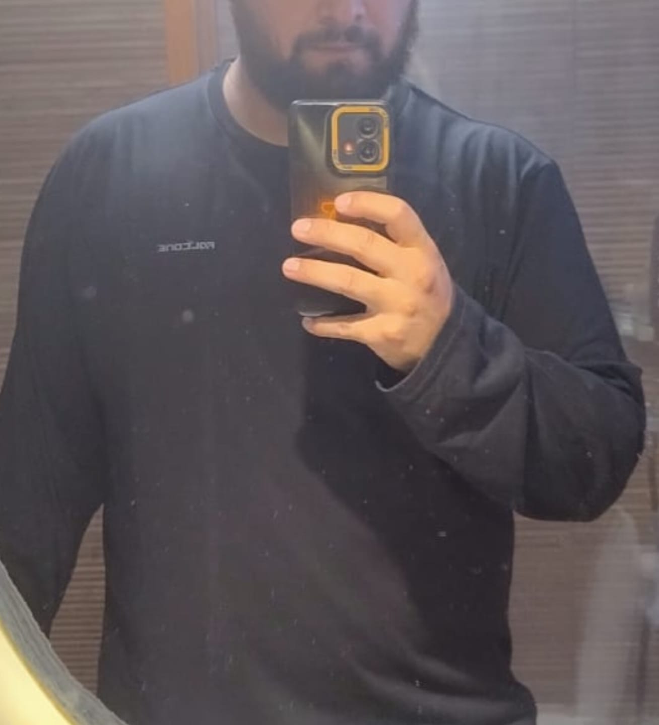 Customer photo review of Polera Manga Larga Classic Burdeo (Hombre)