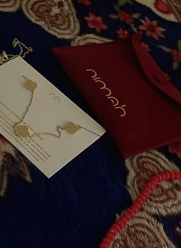 Customer photo review of Sabr, Shukr, Tawakkul Necklace | Patience, Gratitude & Trust (in God)