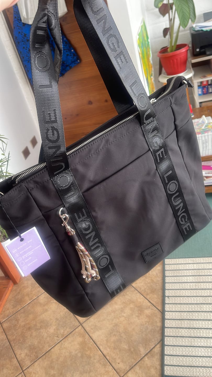 Customer photo review of Bolso Nylon Llavero Street