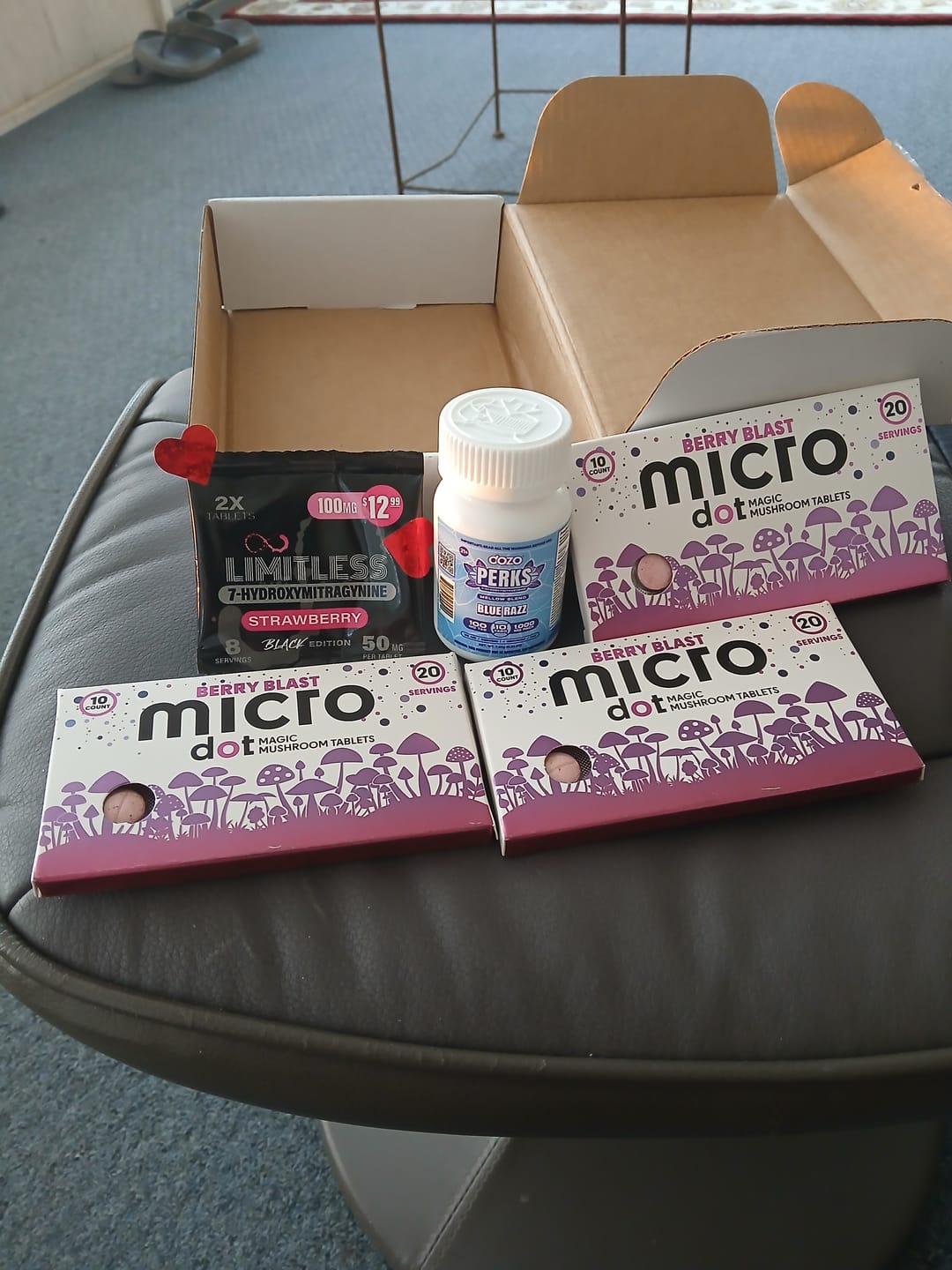 Customer photo review of 10ct 100mg Dozo PERKS 7-HYDROXYMITRAGYNINE | 1,000 mg Jar