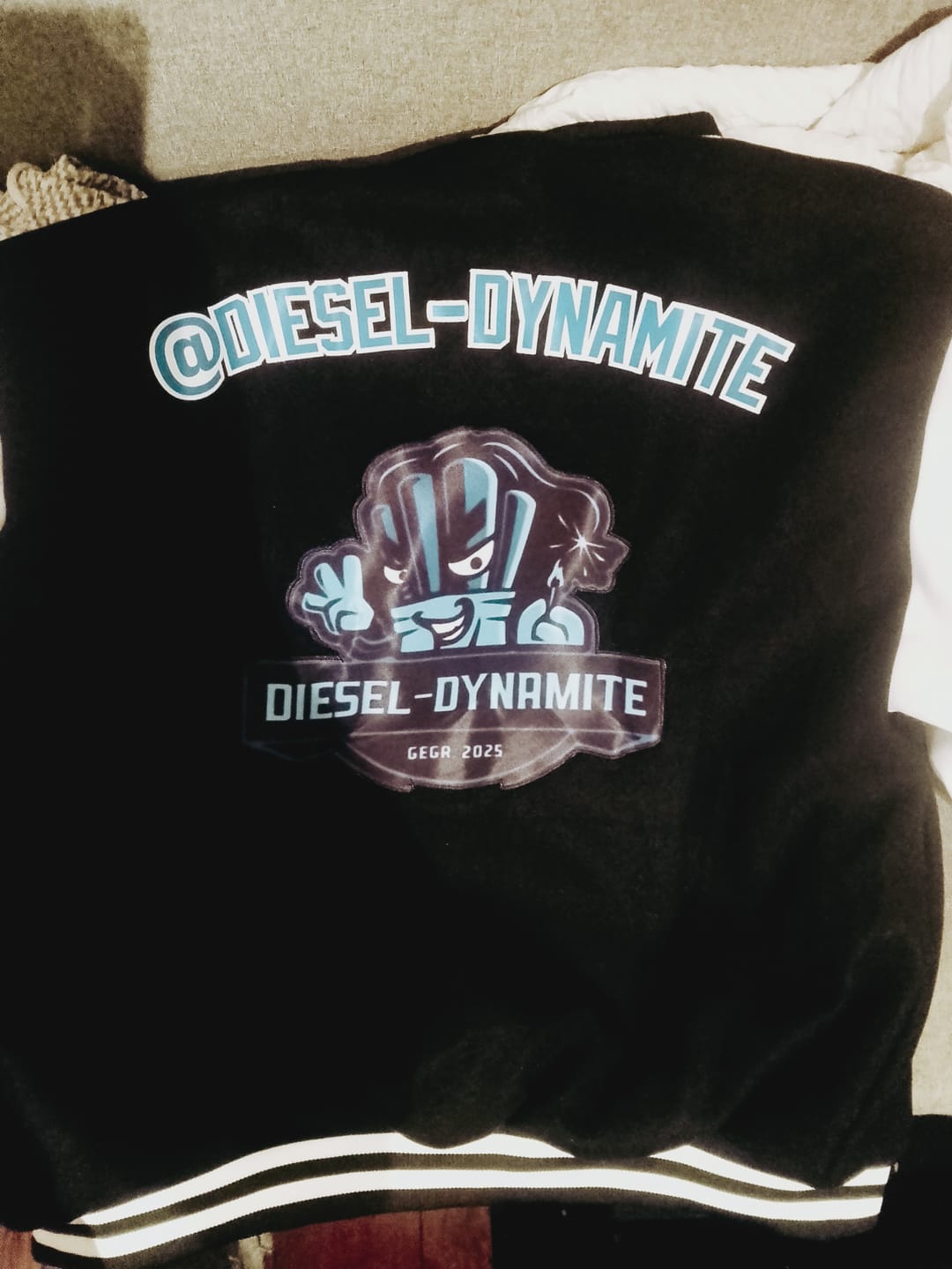 Customer photo review of Maßgeschneidertes Schwarz Weiß Jacke