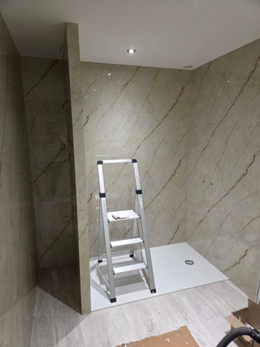 Customer photo review of Panneau Mural PVC Effet Marbre Beige – Imperméable Salle De Bain et Douche