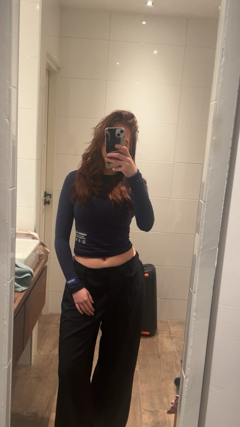 Customer photo review of LABEL LONGSLEEVE TOP NAVY