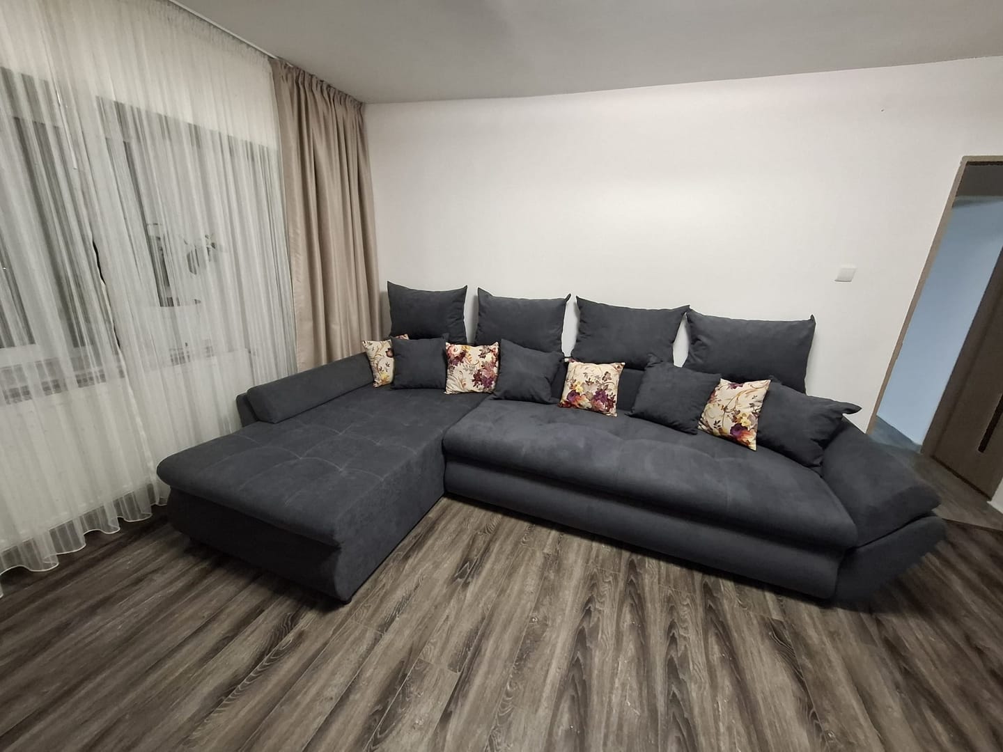 Customer photo review of Colțar extensibil dumonde cu ladă de depozitare si sezut confortabil din spuma HR, Loana XL Enjoy Antracit 335x185 cm