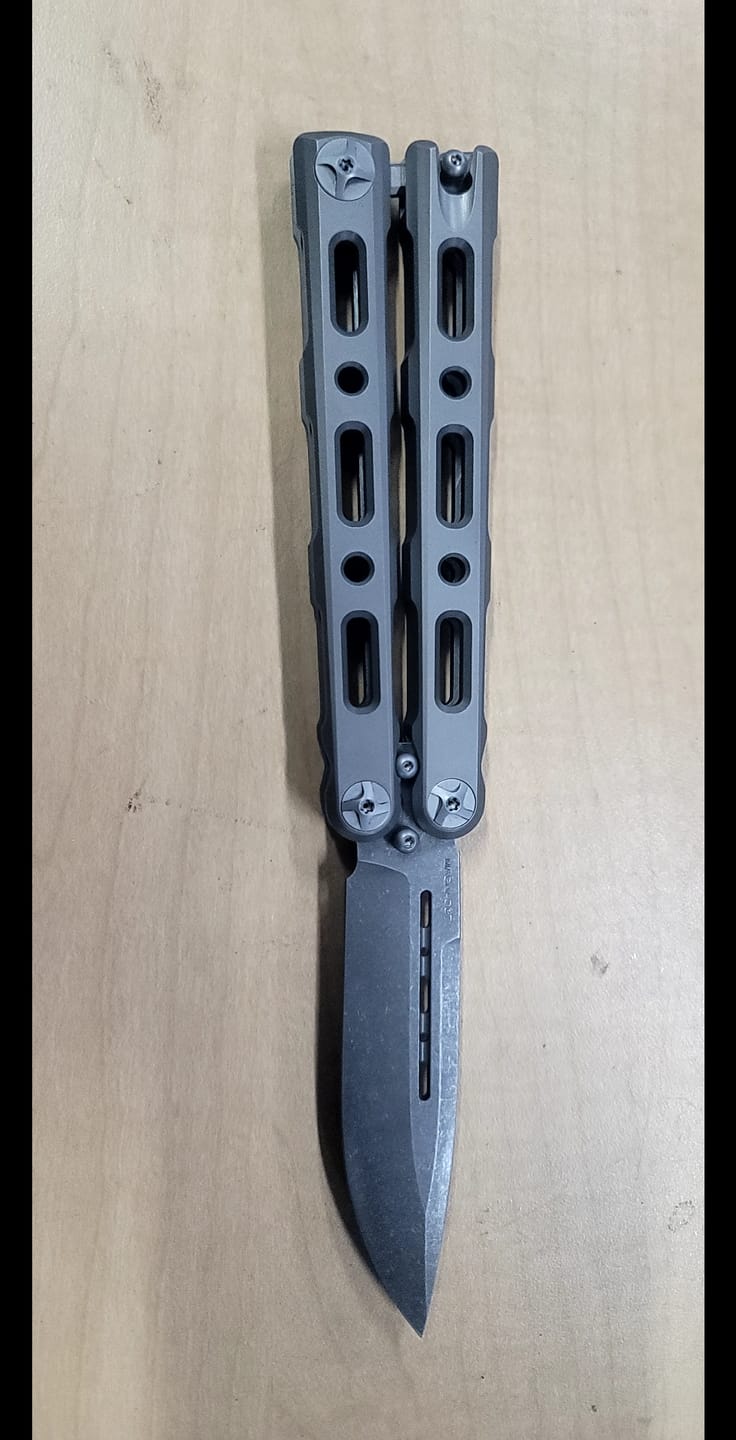 Customer photo review of Mini Roar 82 Balisong Titanium Alloy Handle M390/MAGNACUT Stainless Steel Blade integrated Structure