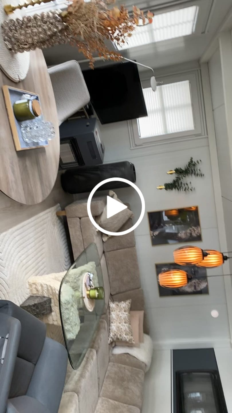 Customer video review of Manhattan vase, sølv