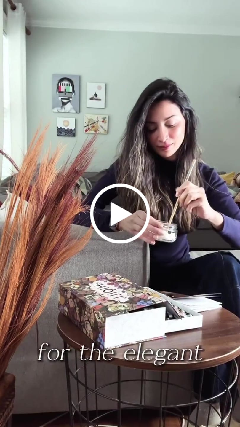 Customer video review of The Olfactory Library: 32pcs Fragrance Discovery Set