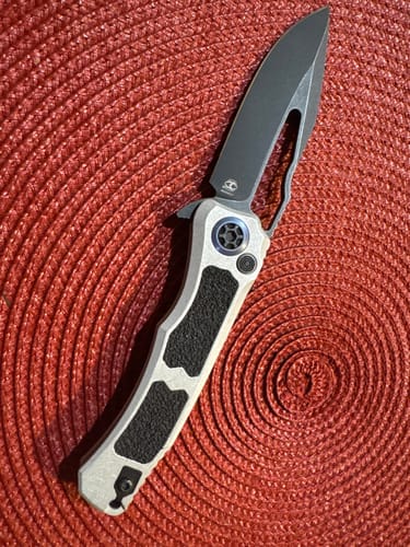 Customer photo review of Heretic Blizzard Wraith V4 SE Manual Knife – 3.5″ MagnaCut Battleworn Black Blade, Blue Titanium Collar – Made in USA
