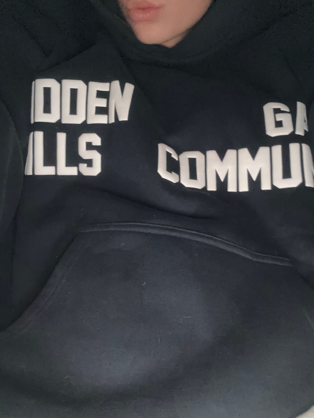 Customer photo review of GATED COMMUNITY HOODIE NAVY