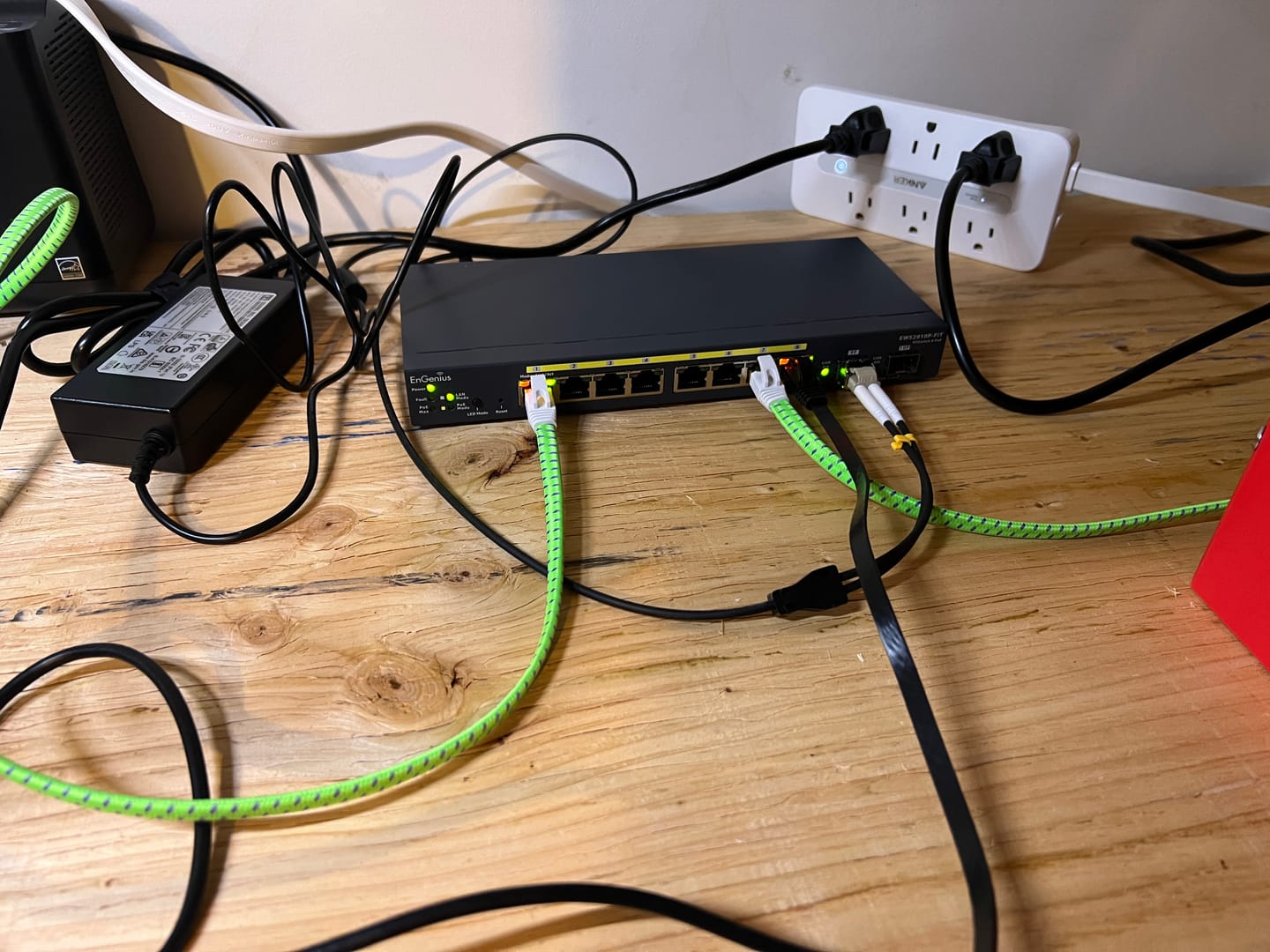 Customer photo review of EWS2910P-FIT: EnGenius Fit 55W Gigabit PoE 8 Port Switch