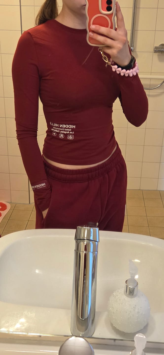 Customer photo review of LABEL LONGSLEEVE TOP BURGUNDY