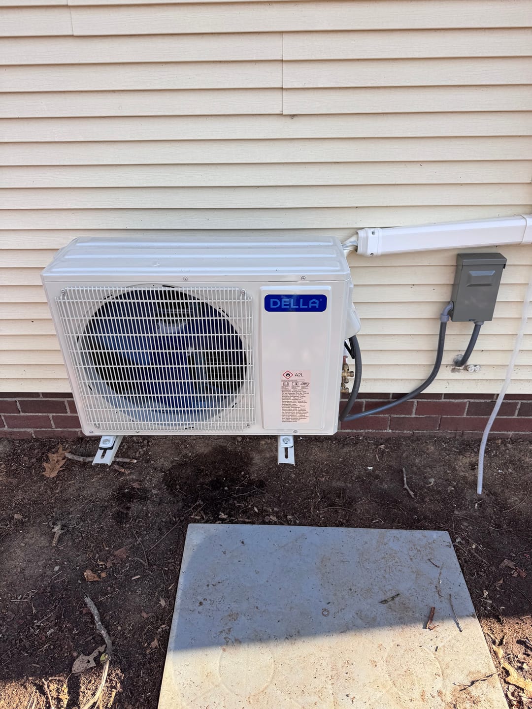 Customer photo review of DELLA Wall Mounting Bracket for 6000-36000 BTU Mini Split