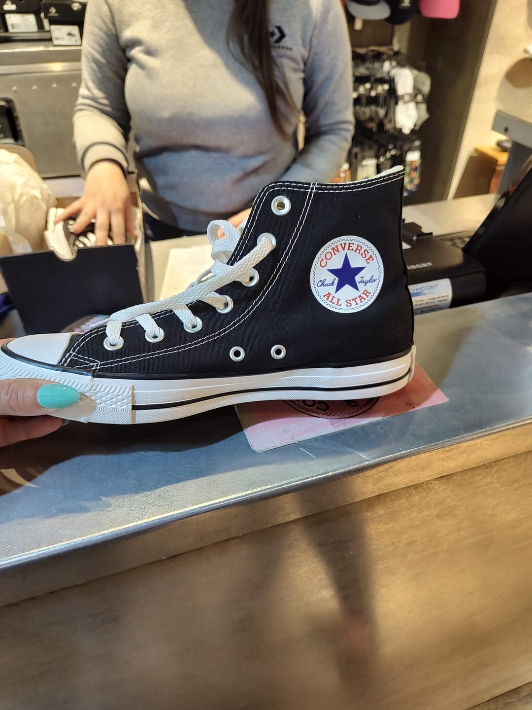 Customer photo review of Zapatillas Converse Chuck Taylor Hi Botitas Negras